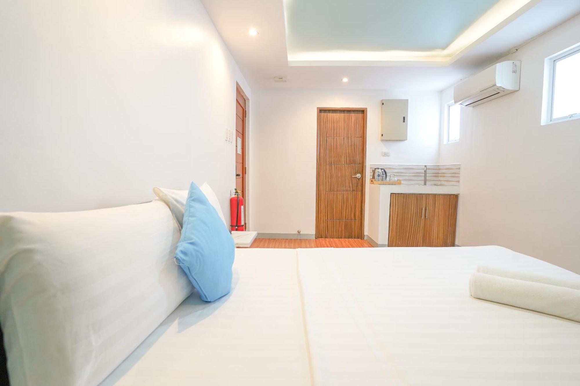Arzo Hotel Premier Makati City Екстер'єр фото