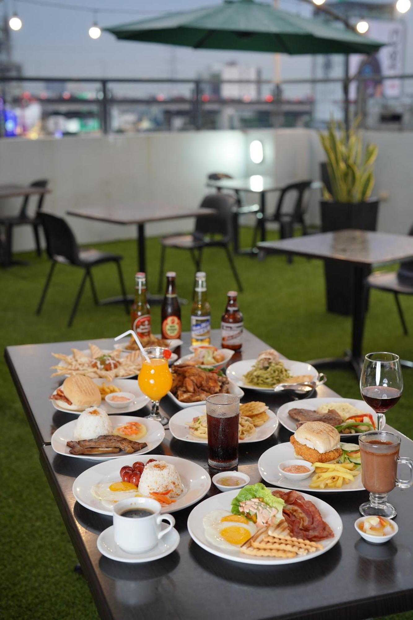 Arzo Hotel Premier Makati City Екстер'єр фото